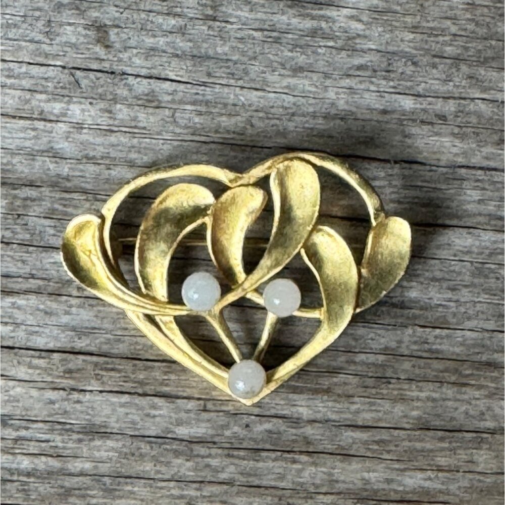 Vintage MMA Art Nouveau Mistletoe Heart Brooch Pin Faux Pearls Matte Gold